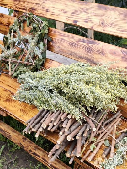 Скрутка из полыни