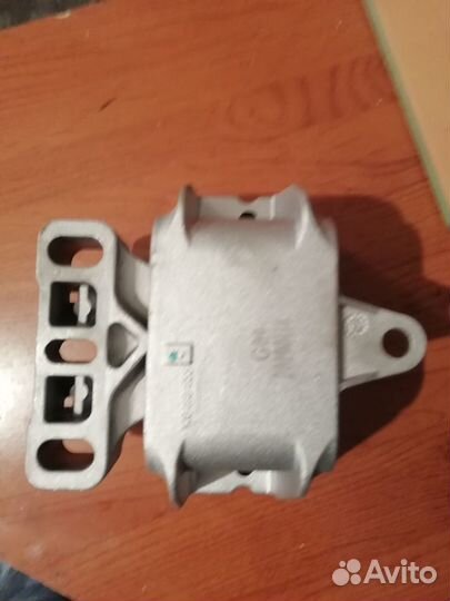 Шкода Октавия опора двигателя левая