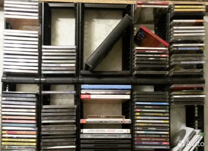Стеллажи,полки,коробки для дисков