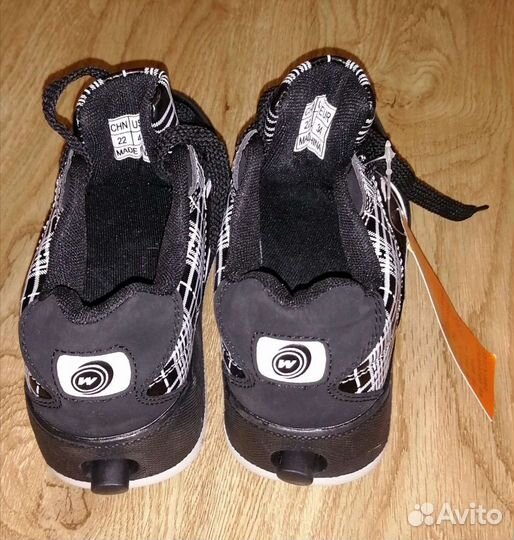 Кроссовки с колёсиками