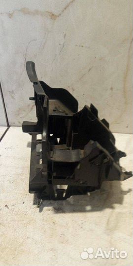 Короб предохранителей Skoda Octavia 2 (A5) рест