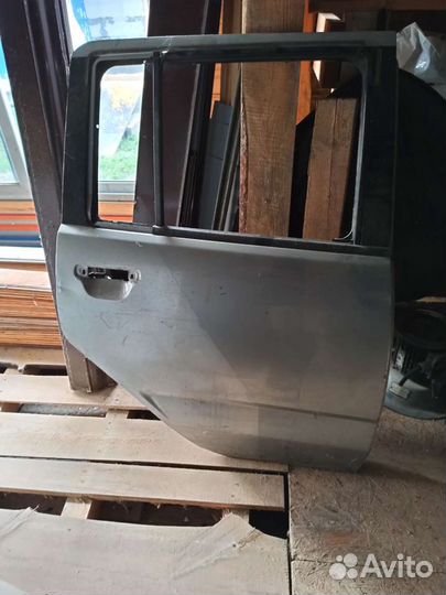 Дверь боковая задняя правая Nissan cube z10