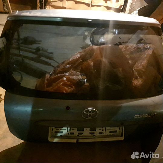 Крышка багажника Toyota Corolla 2001-2006