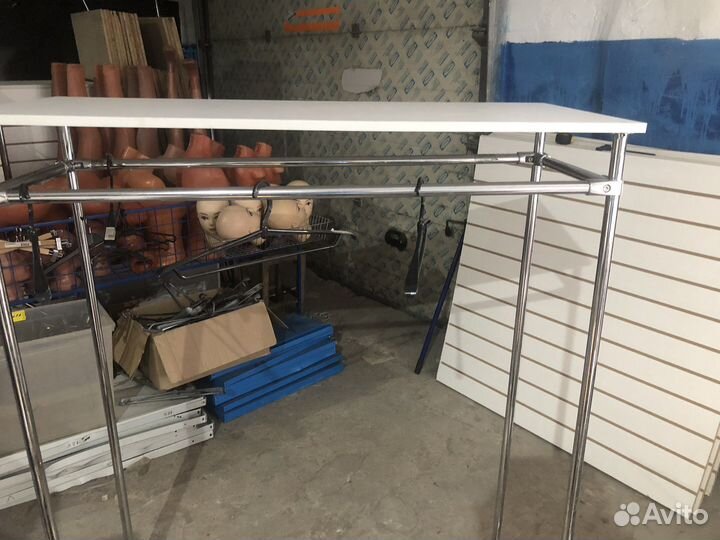 Стойка для одежды с полкой для бытовой утвари