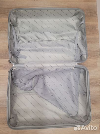 Чемодан на колесах большой