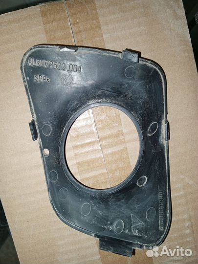 Заглушка правая переднего бампера Калина