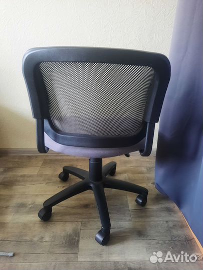 Офисное кресло