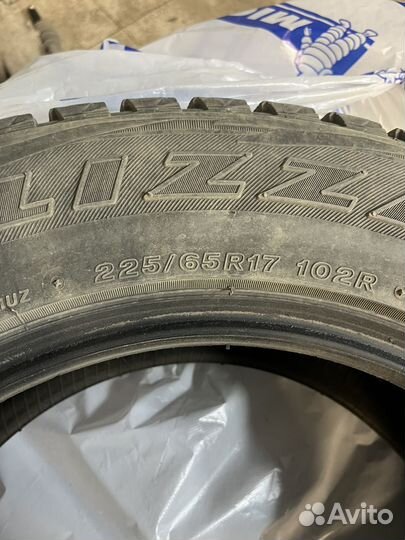 Bridgestone Blizzak DM-V1 225/65 R17