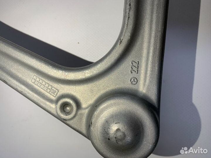 Поперечный рычаг левый A2223300507 Мерседес