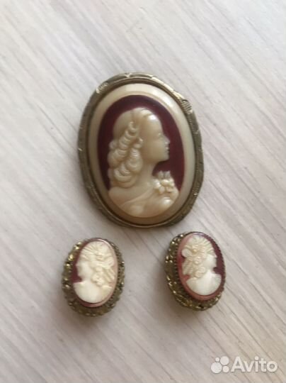 Брошь Из прошлого