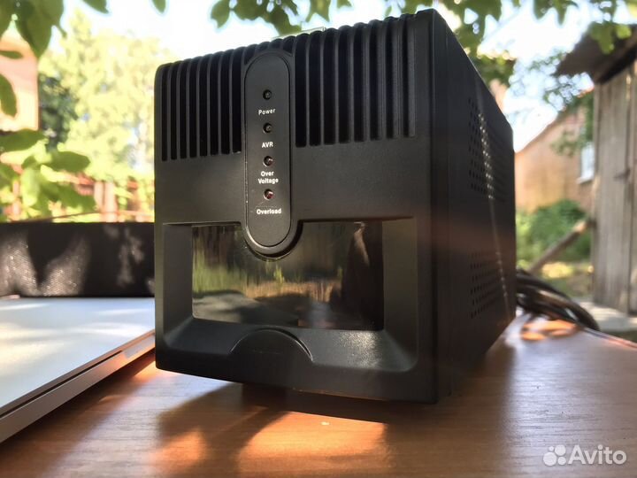 Стабилизатор напряжения 1000ва, 600 Вт