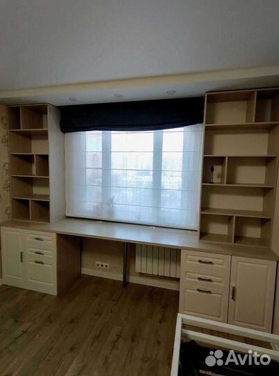 Рабочая зона в углу у окна