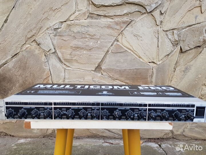 Стойка Behringer pro