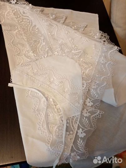 Уголок для новорожденных на выписку +чепчик. Б/у