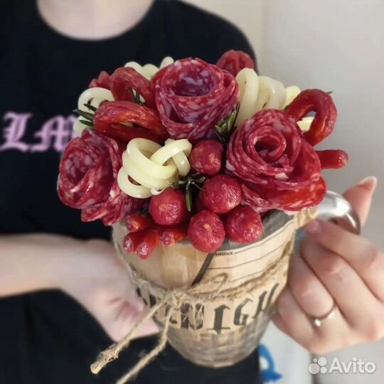 Букет мужской из колбасы в кружке