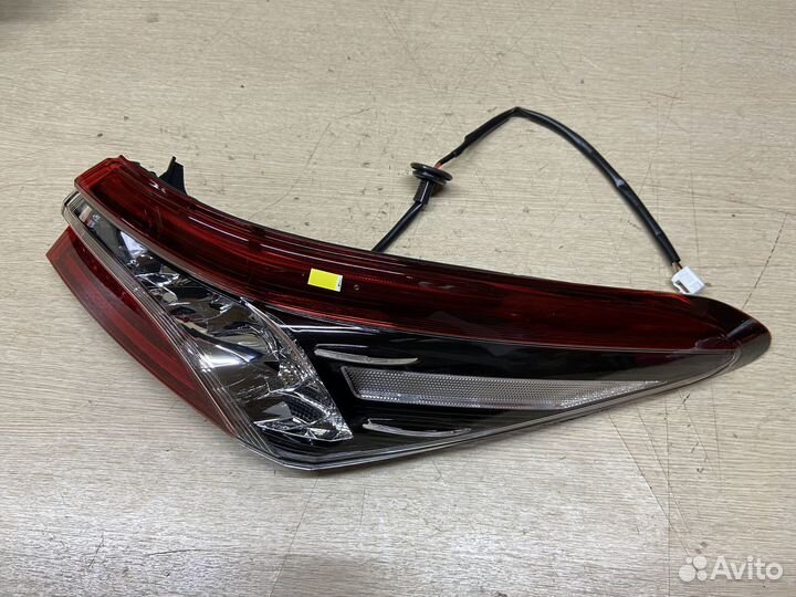 Фонарь задний правый GR-Sport Toyota Camry 75