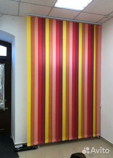 Рулонные шторы в коробе и с направляющими Q5591