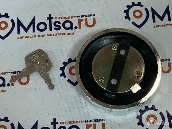 Крышка бензобака Иж пластм. под хром с замком