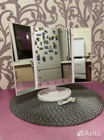 Зеркало косметическое настольное с подсветкой