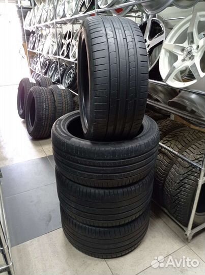 Pirelli P Zero PZ4 275/40 R20 и 315/35 R20 110W