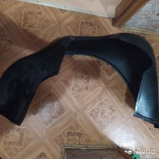 Подкрылка на правое переднее колесо на Приору