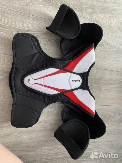 Нагрудник хоккейный reebok Junior, L