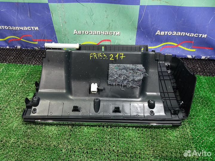 Перчаточный ящик Nissan Patrol