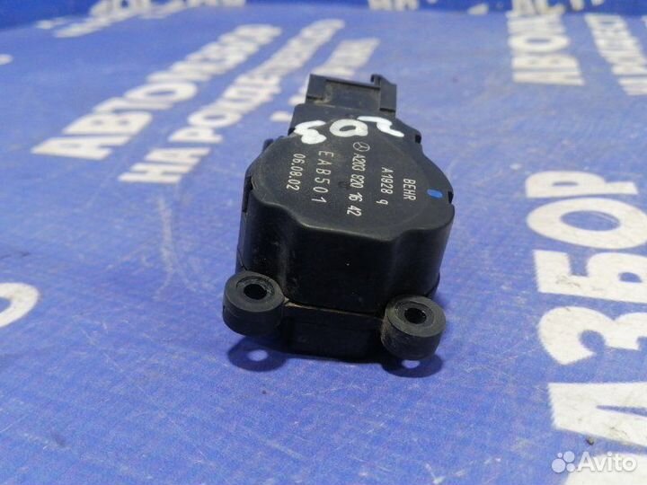 Моторчик заслонок отопителя Mercedes-Benz W203