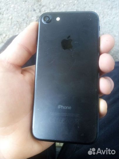 Телефон iPhone 7