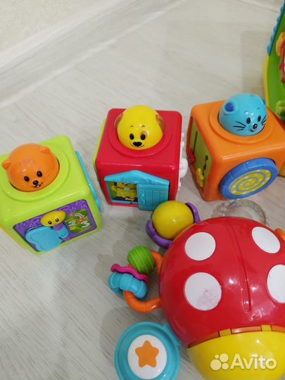 Игрушки для малышей из детского мира