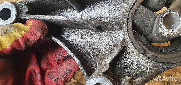 Опора двигателя передняя Opel Astra H 2004-2014