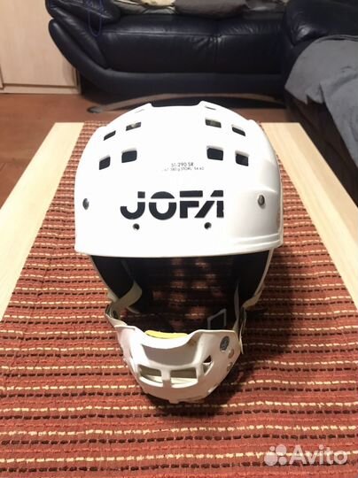 Хоккейный шлем