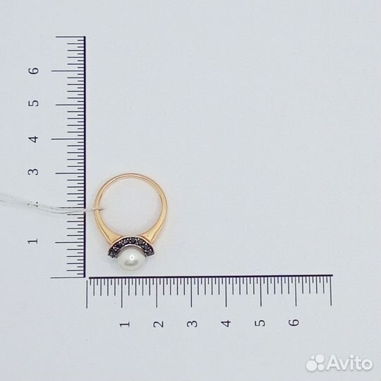 Золотое кольцо с жемчугом и фианитами(31150)