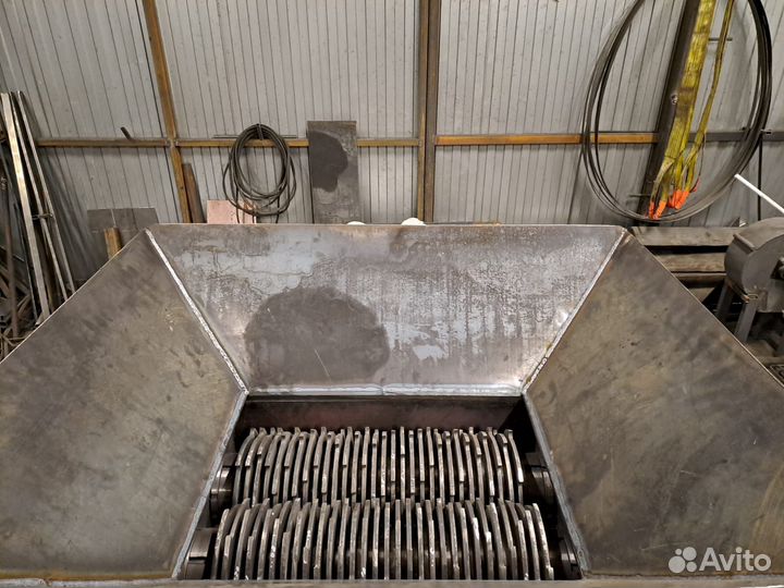 Шредер промышленный для пластика, дерева, резины