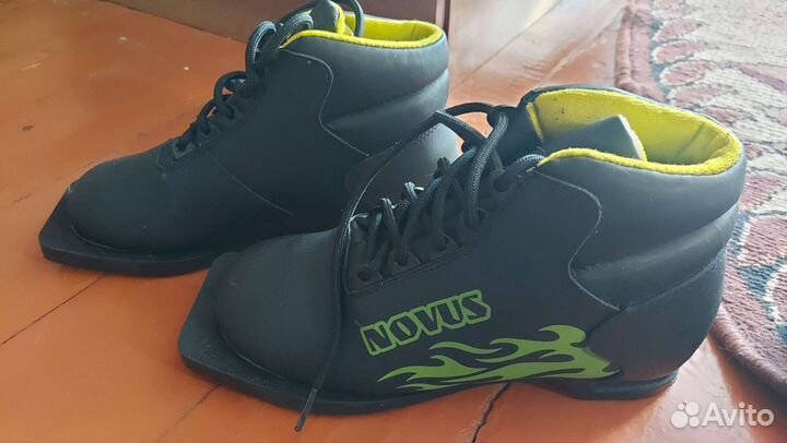 Лыжные ботинки