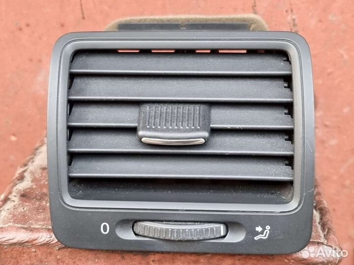 Дефлектор отопителя левый VW Golf 5 Jetta