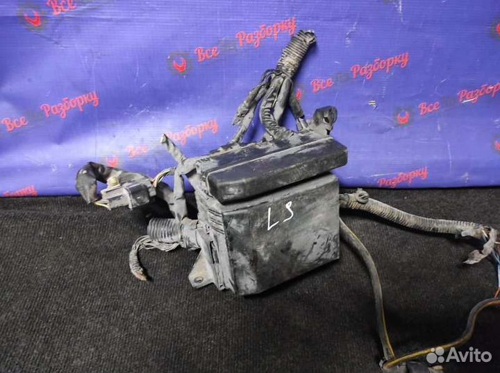 Блок предохранителей Mitsubishi Lancer 1 2004