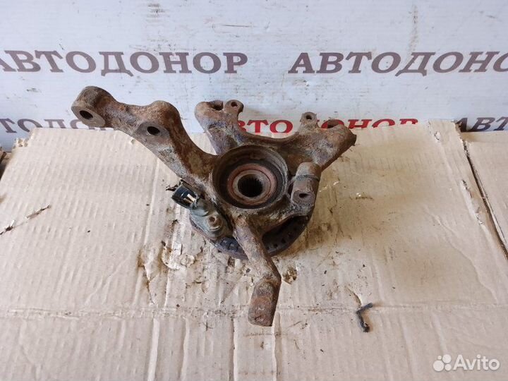 Поворотный кулак передний правый Volkswagen Golf 3