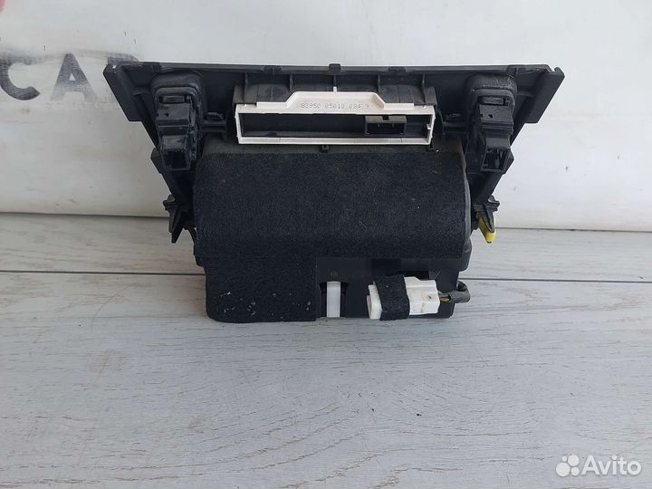 Toyota Avensis 3 Консоль с пепельницей