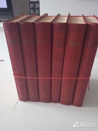 Собрание сочинений Вальтера Скотта и Виктора Гюго