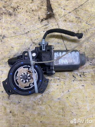 Мотор стеклоподъемника передний левый Kia Sportage