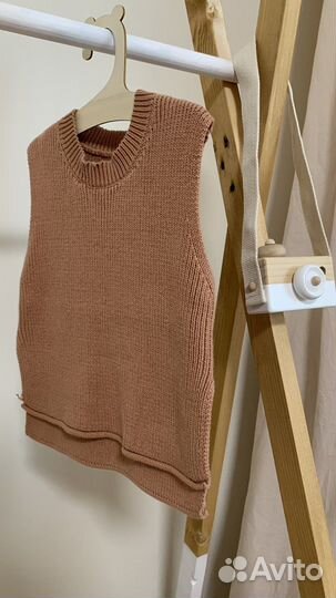 Жилет вязаный на девочку 74-80