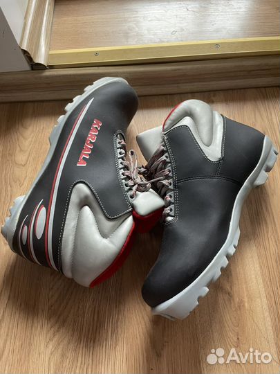 Лыжные ботинки karjala 43-44 размер