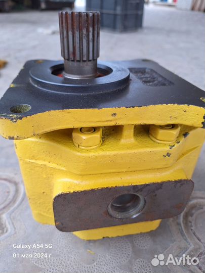 Насос трансмиссии 07438-72202 Komatsu D355A