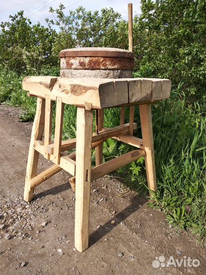 Жернова каменные, ручная мельница