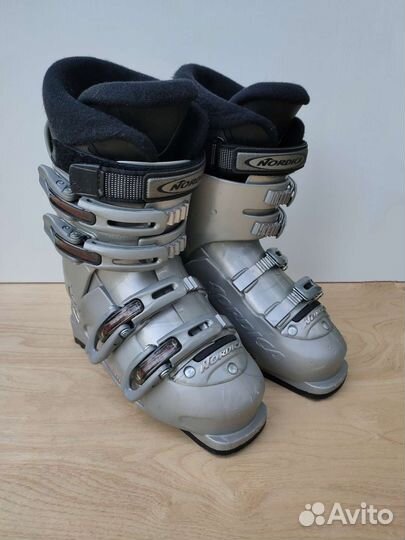Горнолыжные ботинки