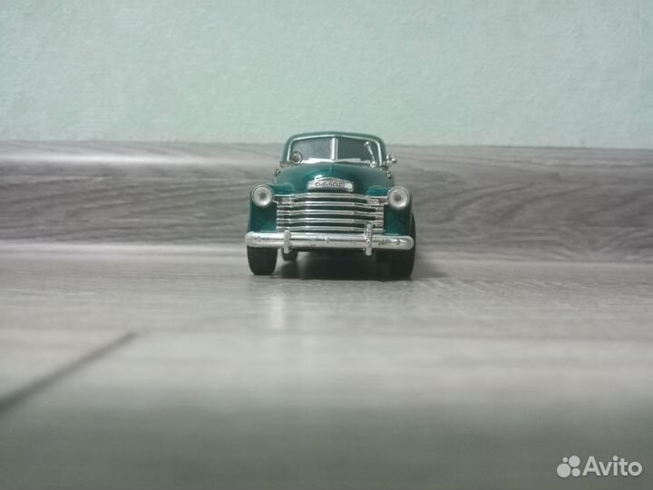 Игрушечная машинка