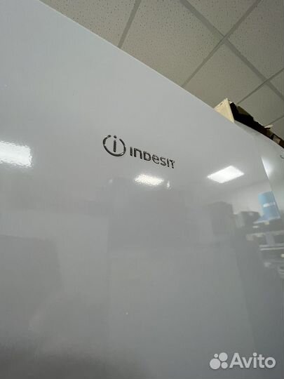 Холодильник Indesit ITR 4180W Новый