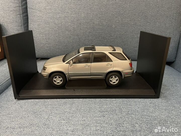 AutoArt Lexus RX300 1:18