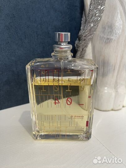 Excentric Molecules 04